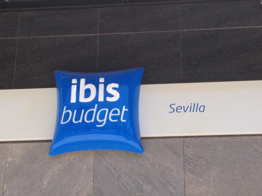 Ibis Budget Sevilla Aeropuerto Buitenkant foto
